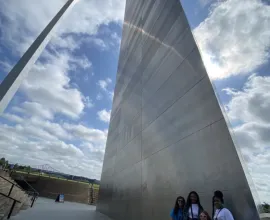 UBMS students under the St. Louis Arch
